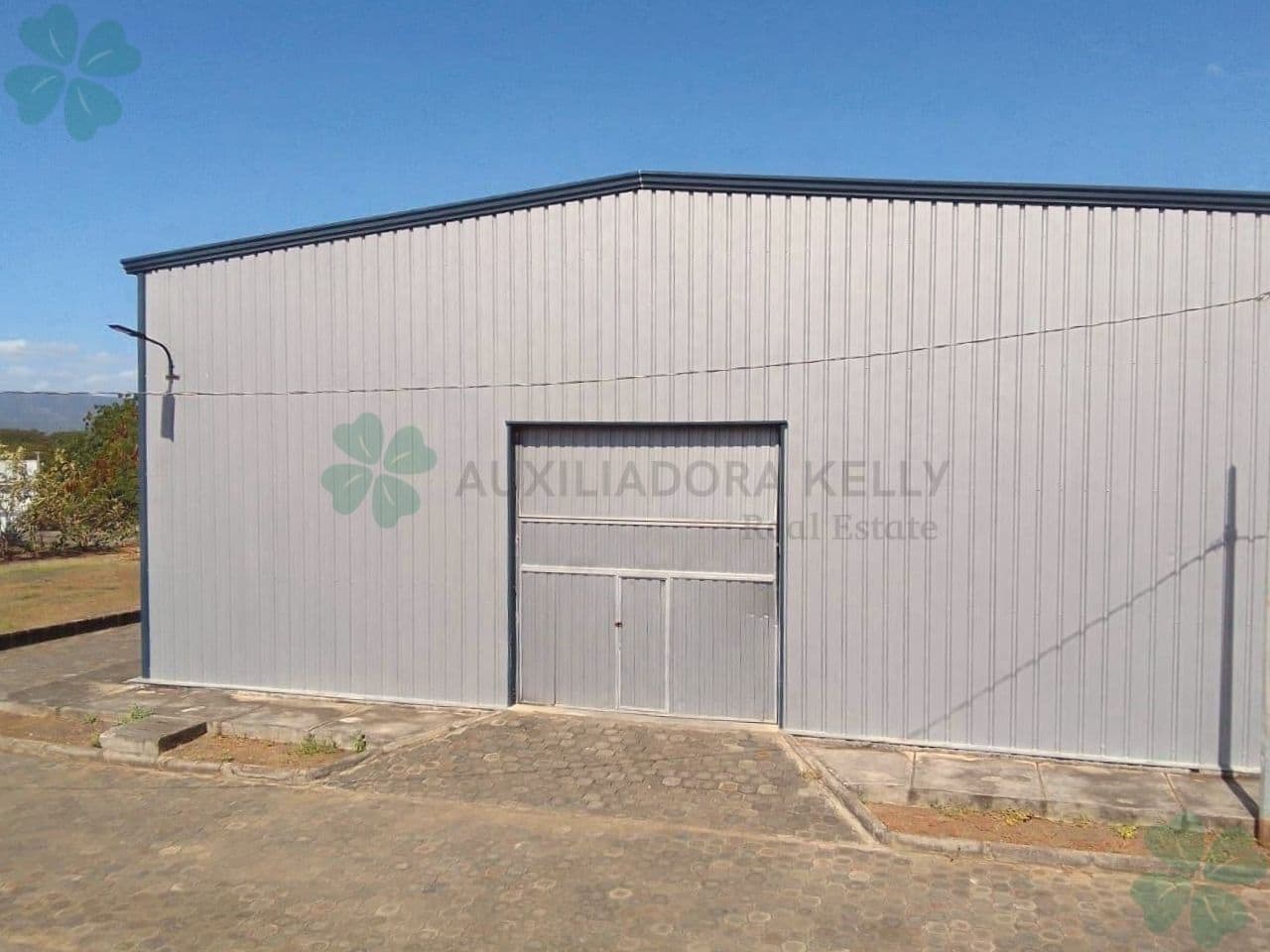 Disponibles 3 amplias bodegas para renta