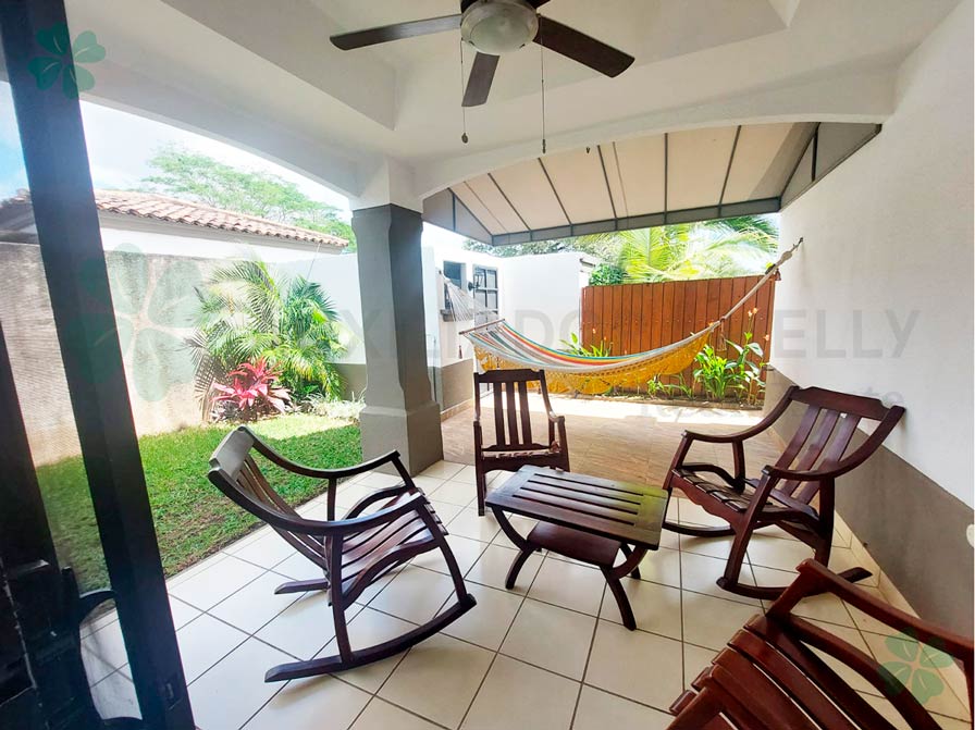 CON CASA CLUB Y PISCINA