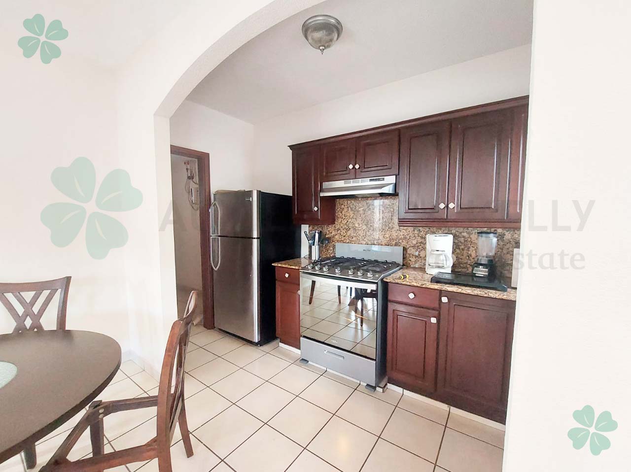 CON CASA CLUB Y PISCINA