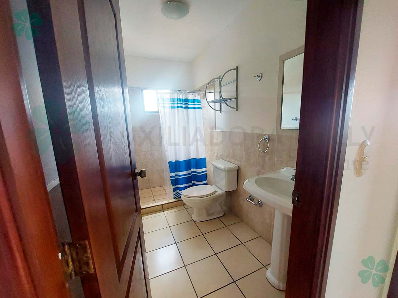 CON CASA CLUB Y PISCINA