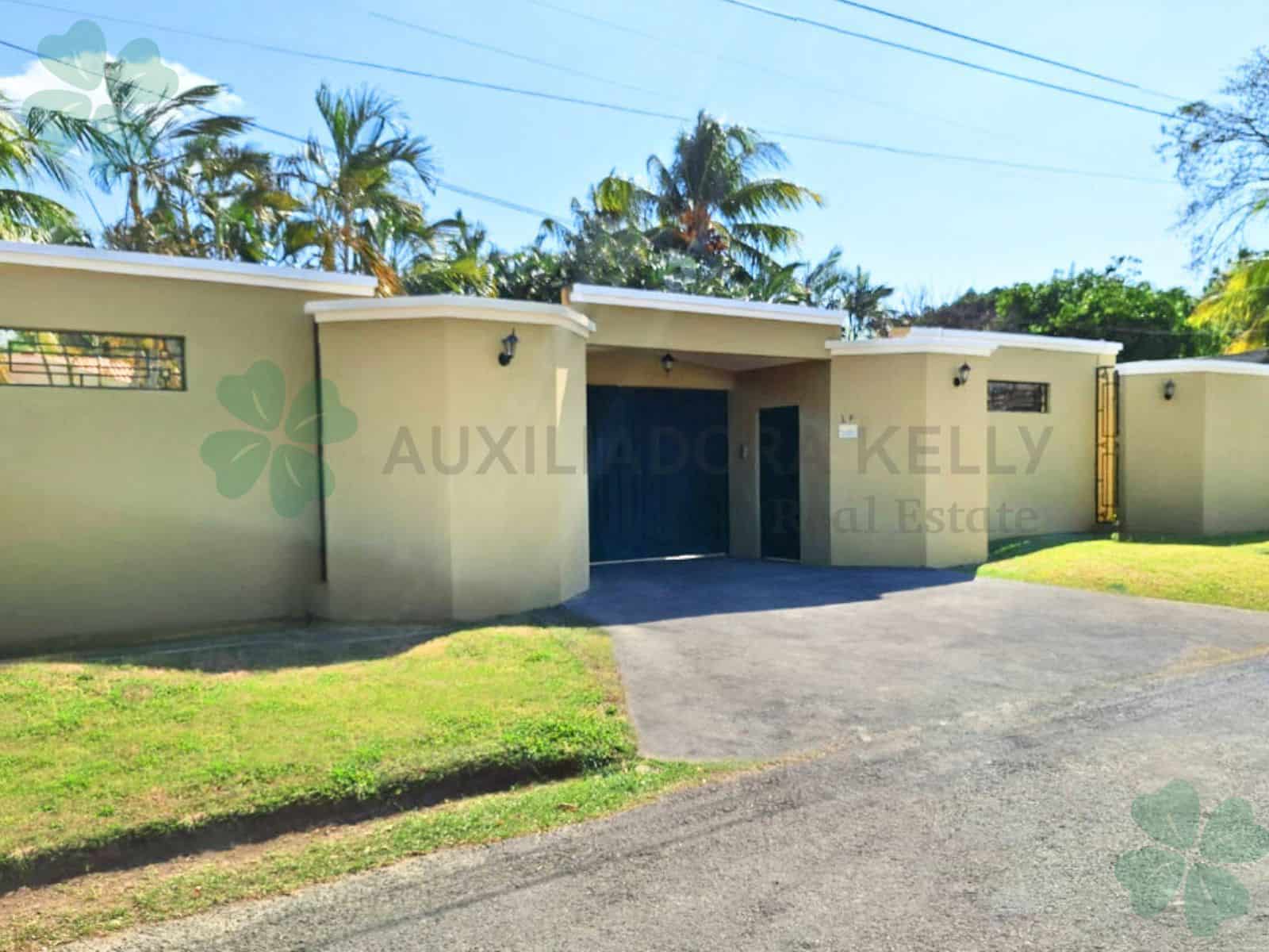 Casa con seguridad 24 horas