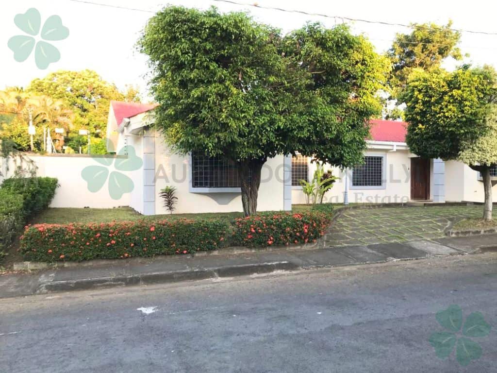 Casa en venta en Carretera a Masaya