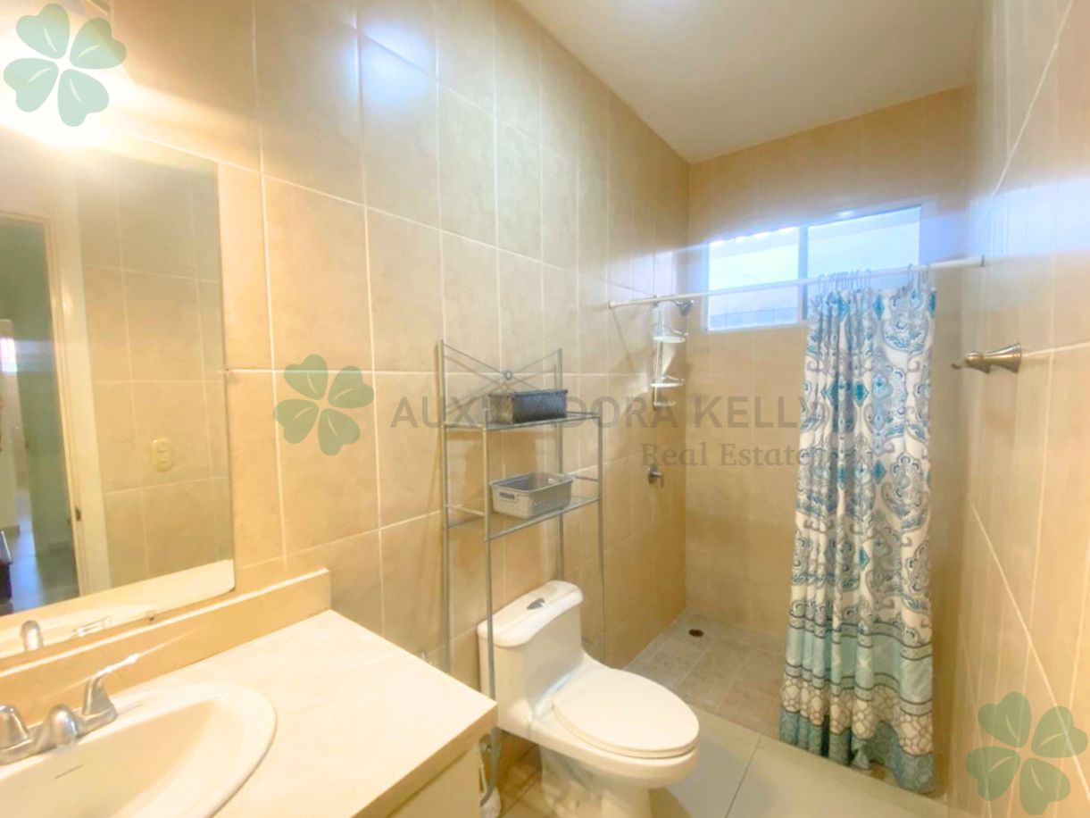 Bonita casa en renta en sector de las Cumbres