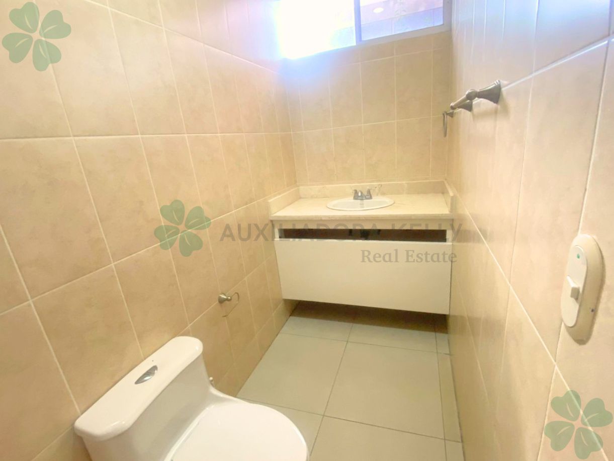 Bonita casa en renta en sector de las Cumbres