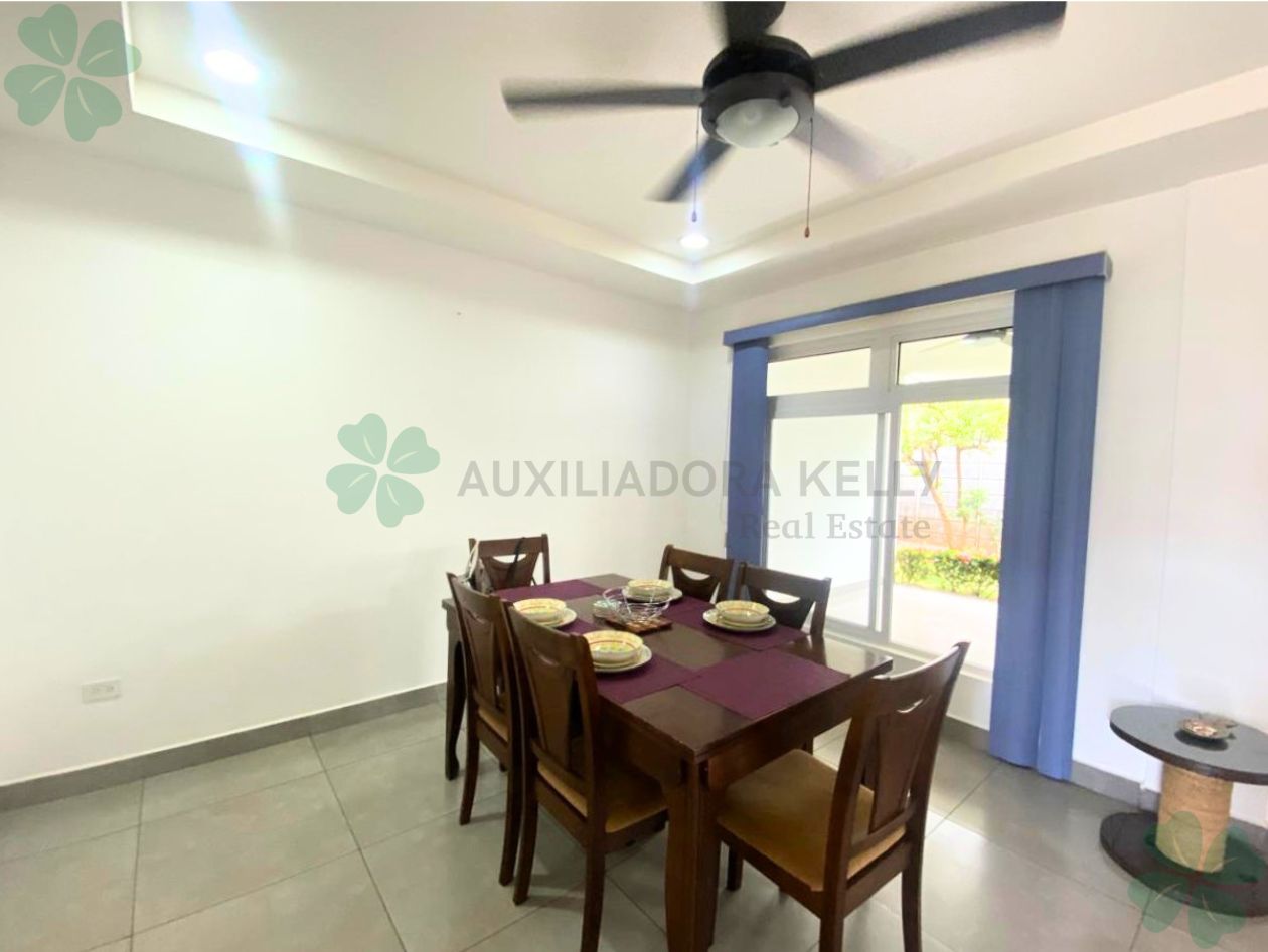 En renta casa tipo townhouse en Lomas de Montserrat