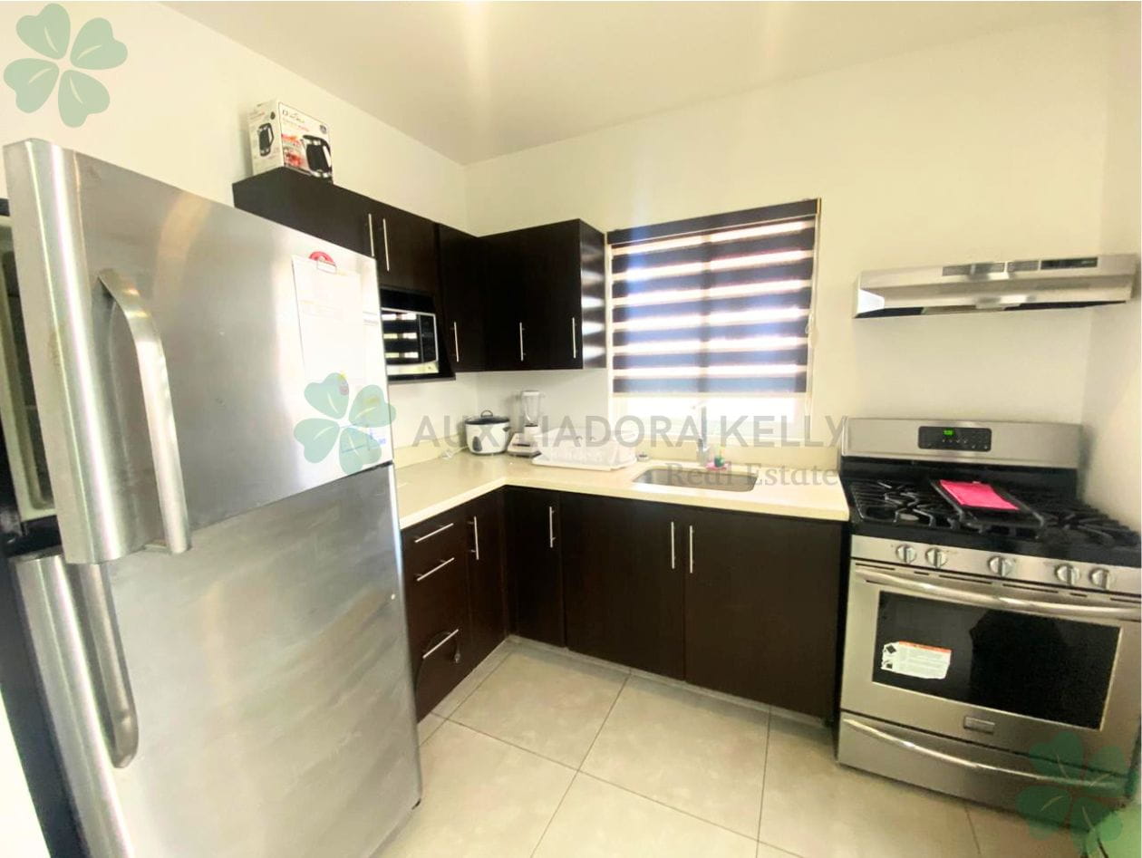 En renta casa tipo townhouse en Lomas de Montserrat