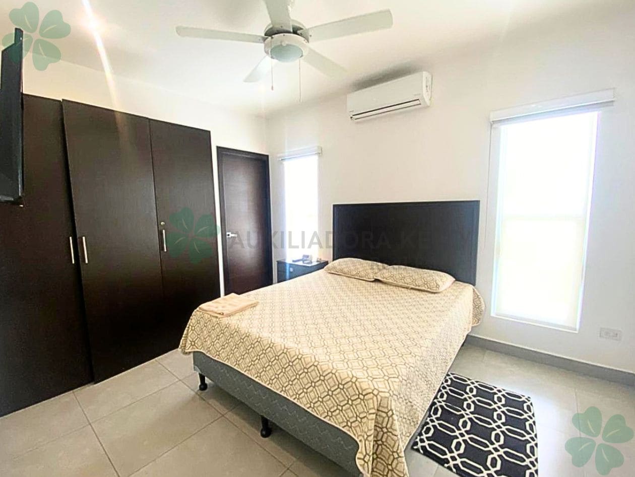 En renta casa tipo townhouse en Lomas de Montserrat