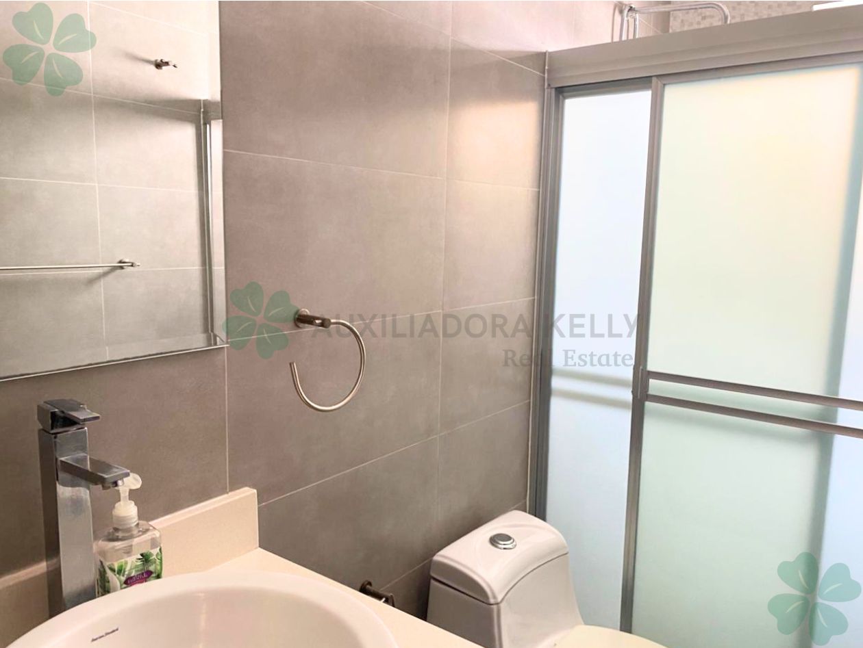 En renta casa tipo townhouse en Lomas de Montserrat