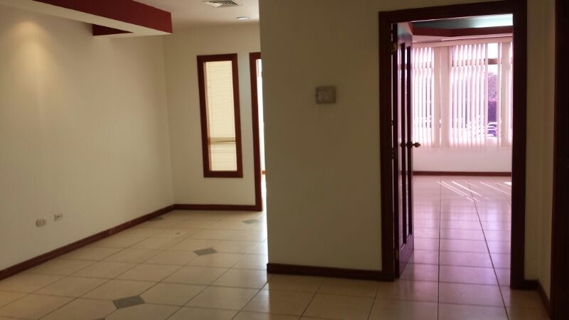 Edificio Cerca de rotonda El Periodista